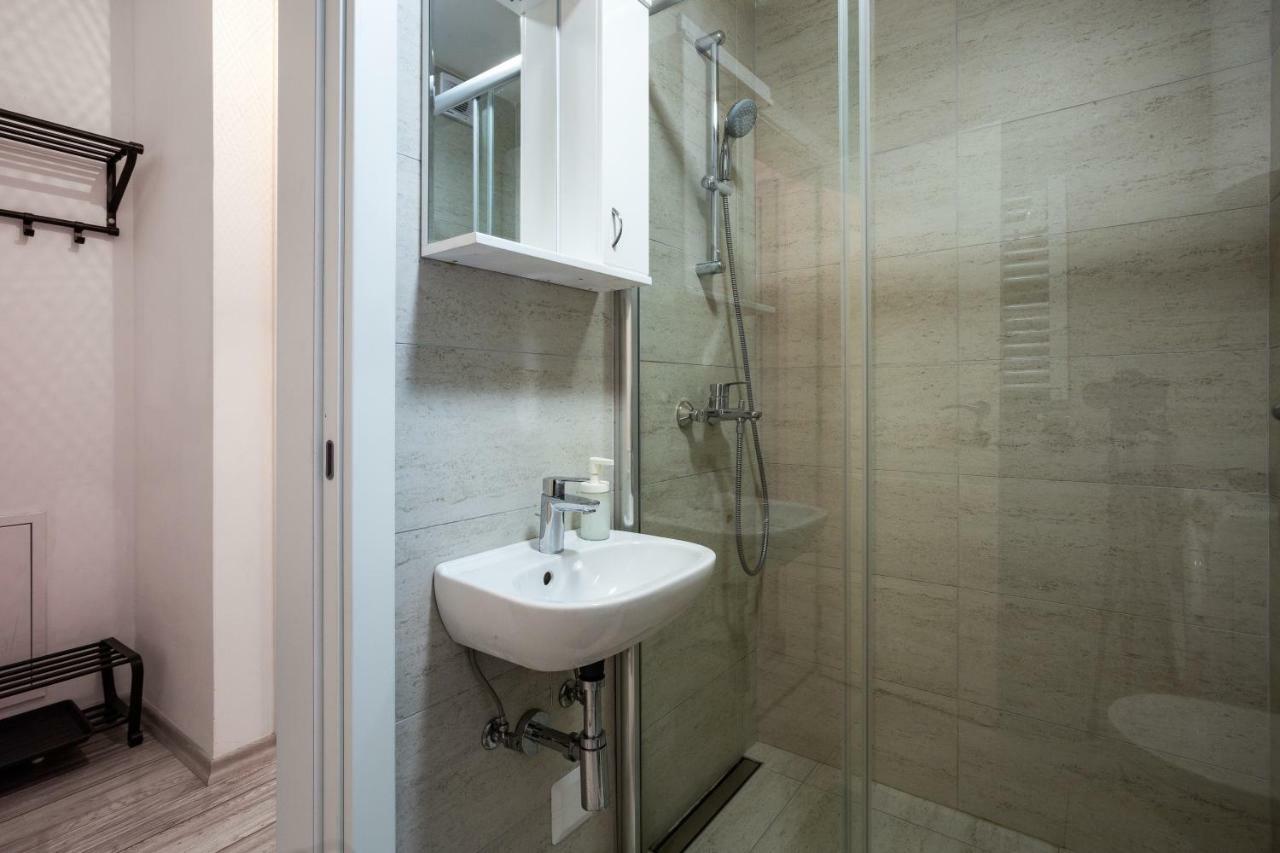 Apartament Modern Naive Downtown With Free Private Garage-Fast Wi-Fi Nowy Sad Zewnętrze zdjęcie