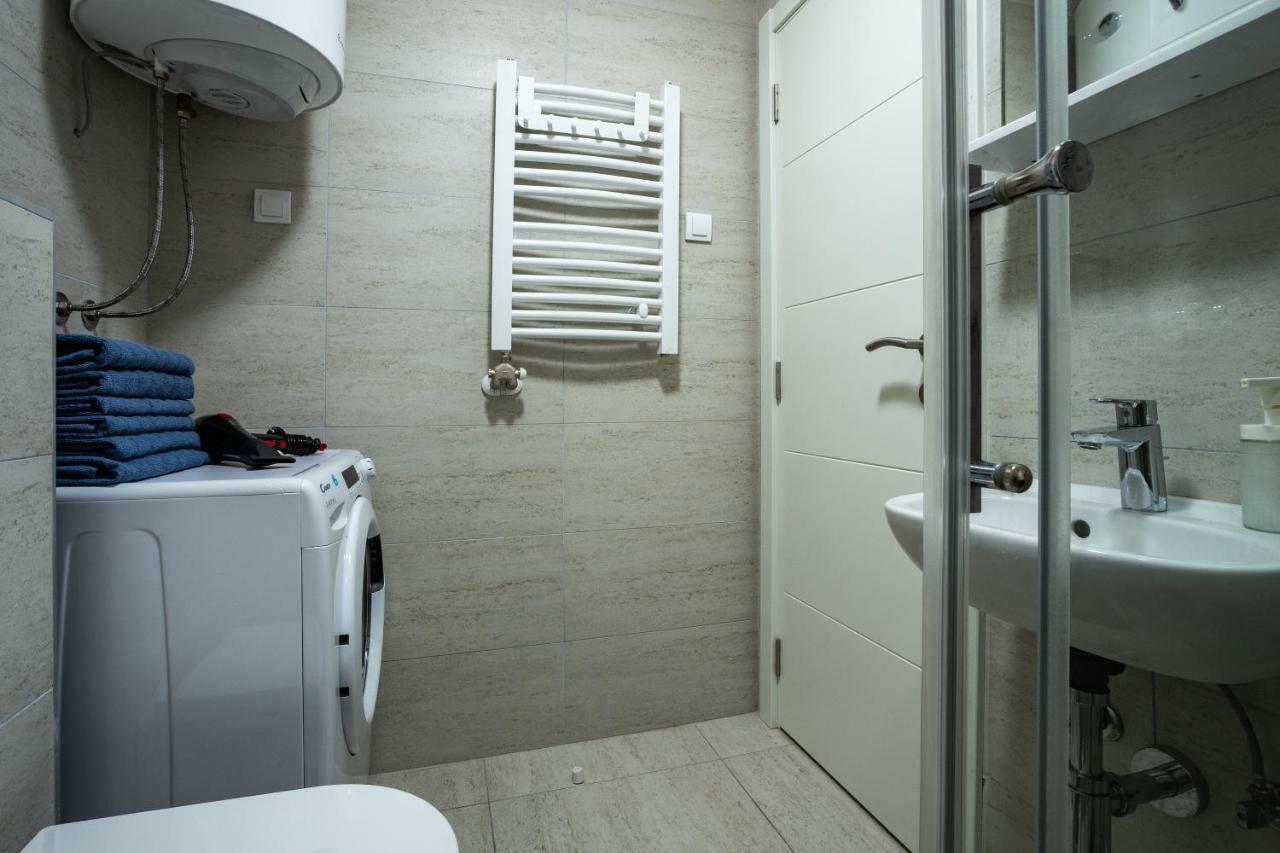 Apartament Modern Naive Downtown With Free Private Garage-Fast Wi-Fi Nowy Sad Zewnętrze zdjęcie