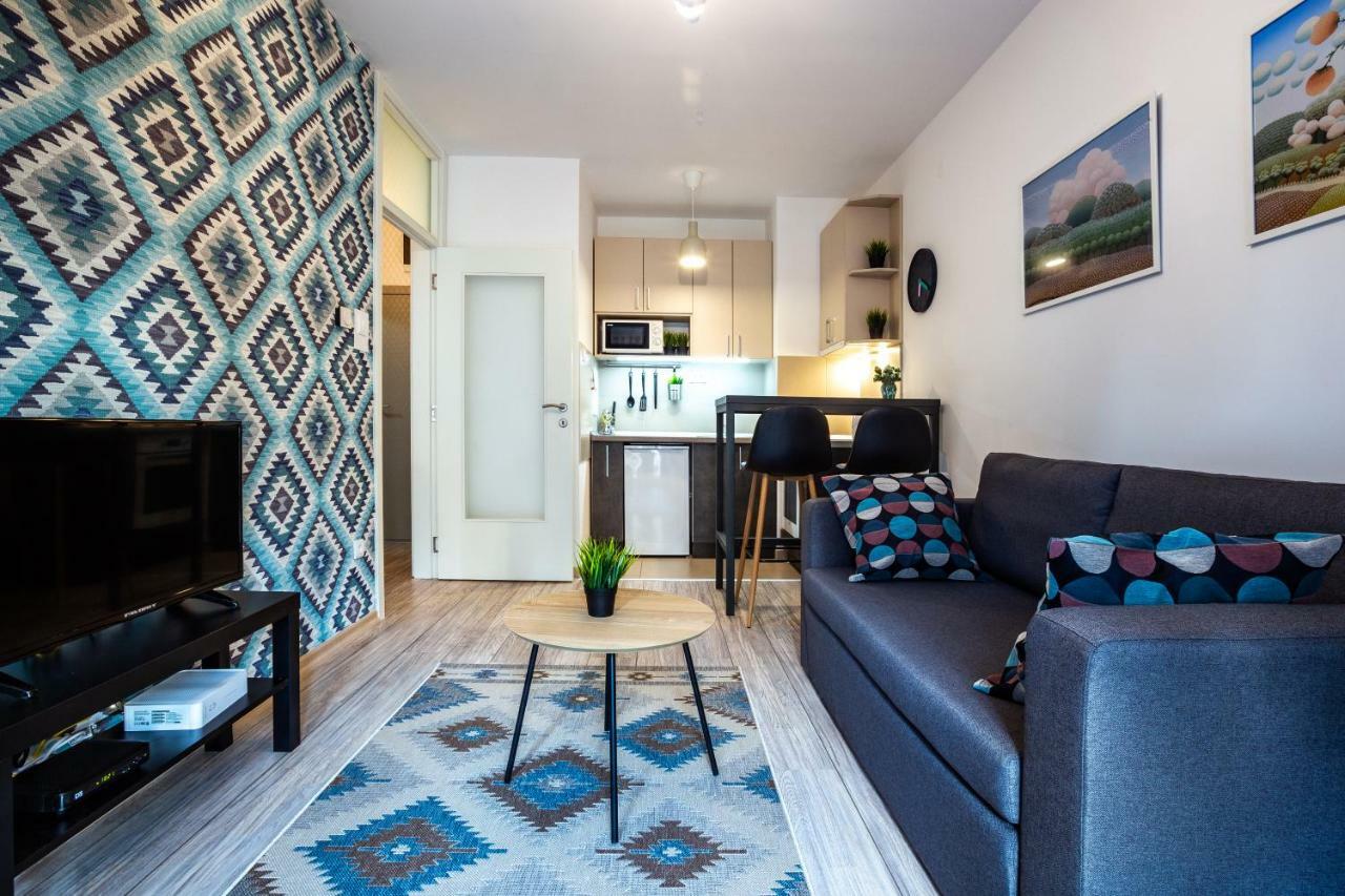 Apartament Modern Naive Downtown With Free Private Garage-Fast Wi-Fi Nowy Sad Zewnętrze zdjęcie